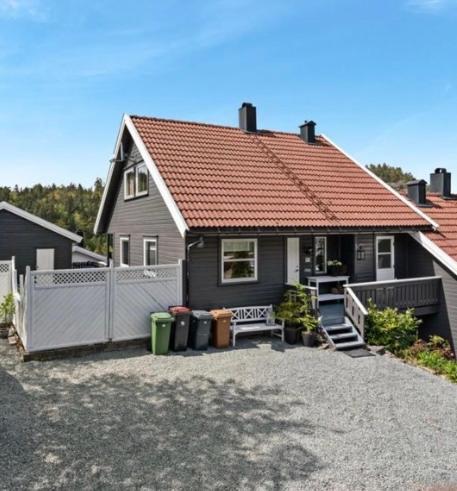 Sjarmerende Familievennlig Hus Med 2 Soverom クリスティアンサン エクステリア 写真